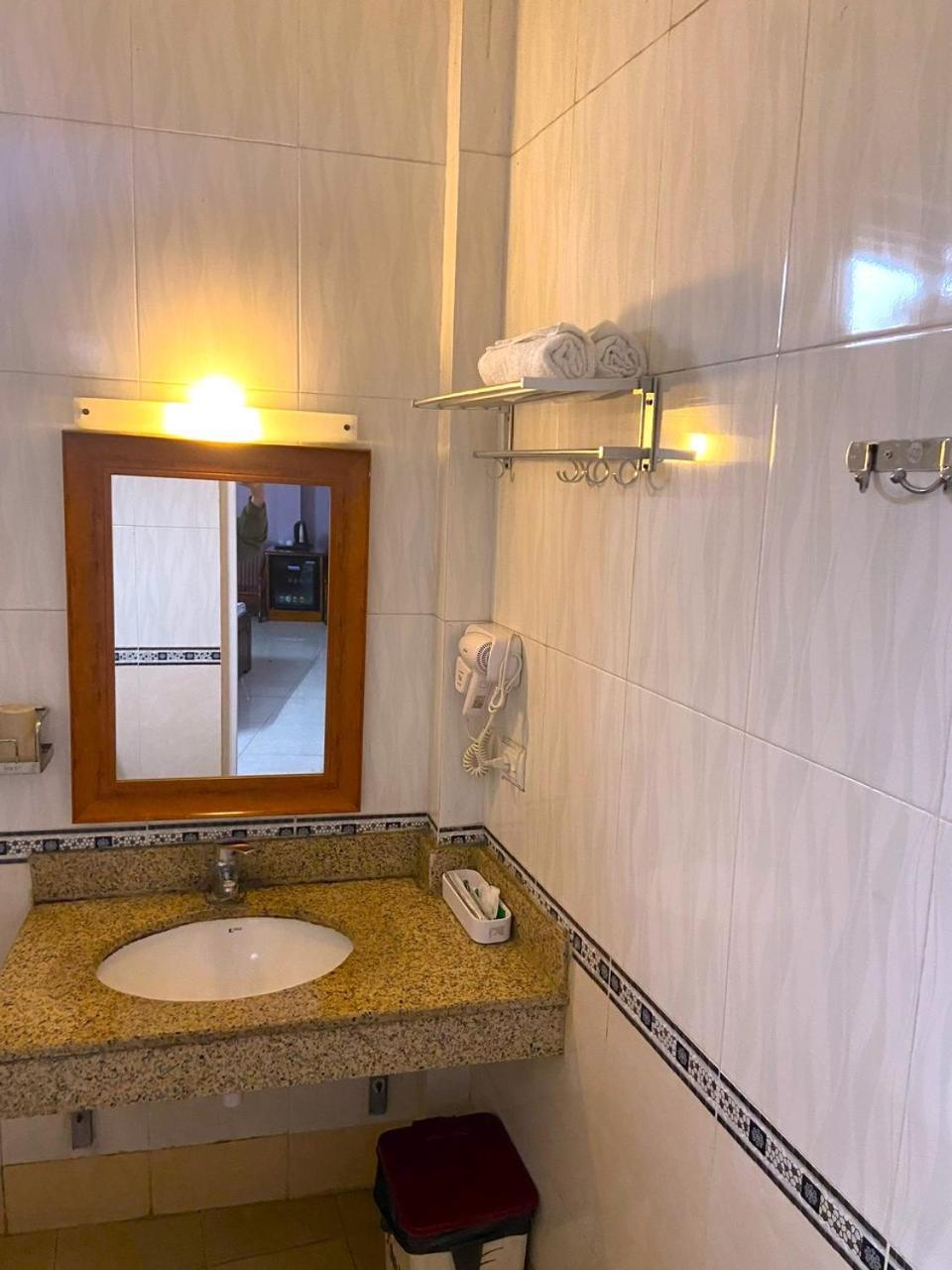 Hong Ha Airport Hotel Thach Loi Екстер'єр фото