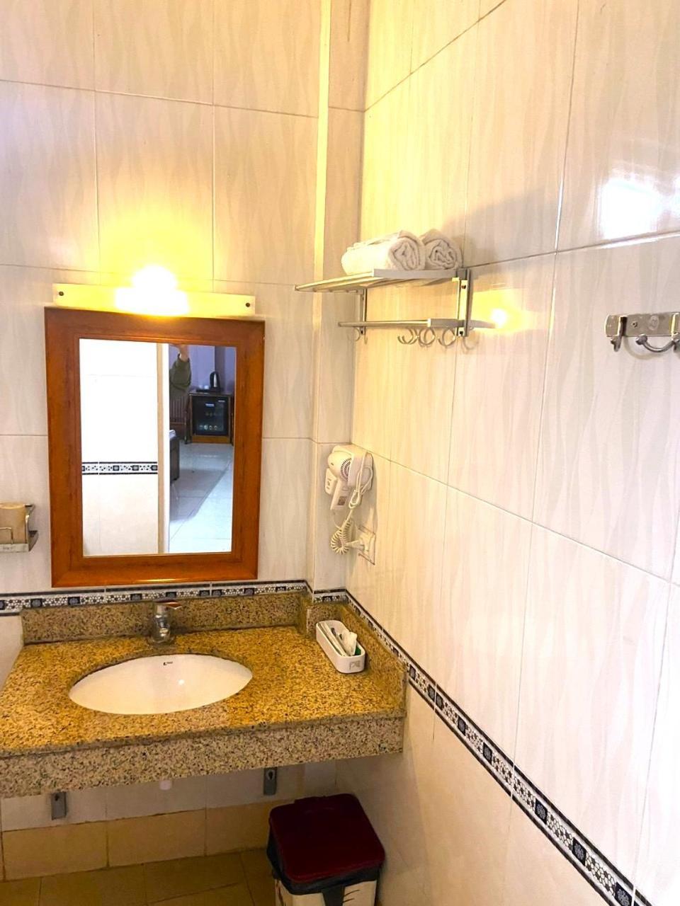 Hong Ha Airport Hotel Thach Loi Екстер'єр фото